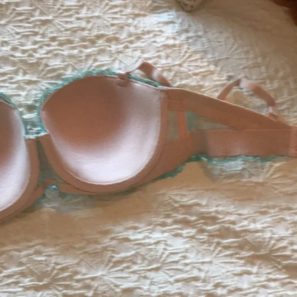🛑SOLD🛑Gorgeous lace teal green with light pink with a hint of sparkly bra - Picture 6 of 13